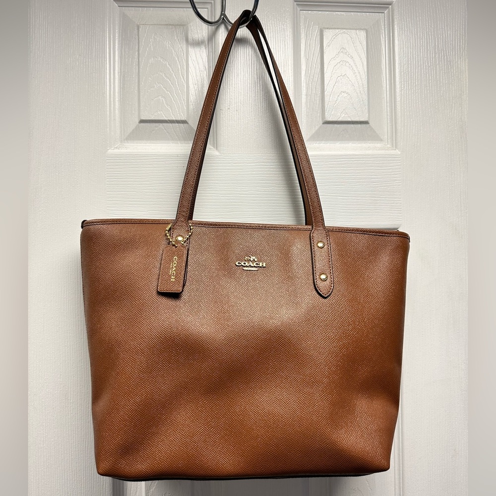 Coach Signature Zip Tote🤎